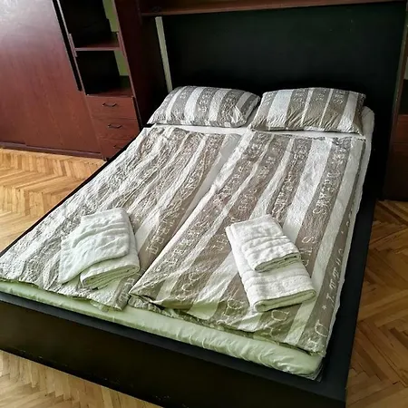 2+1, 75m2, 2 Bedrooms In The Center 1, For 6 People. Fully Furnished, Fireplace, Air Cooler-conditioning, Breakfast! 5 Min Walk To Metro&tram. 3min Walk To Wenceslas Square. Krakovska Street № 12, Nove Mesto, 1 Apartment *